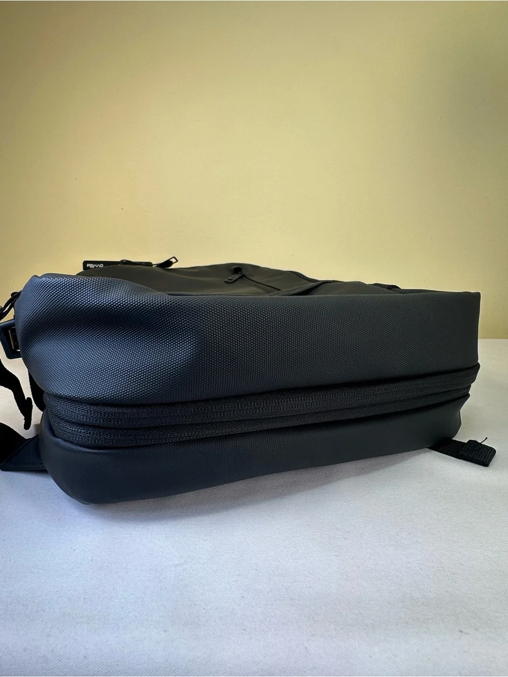 Primo Weekender Laptop 30L Backpack Black charging port NWT